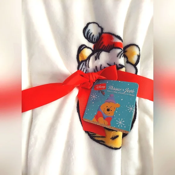 NWT Winnie the pooh Plush Holiday Throw Blanket - Picture 2 of 5